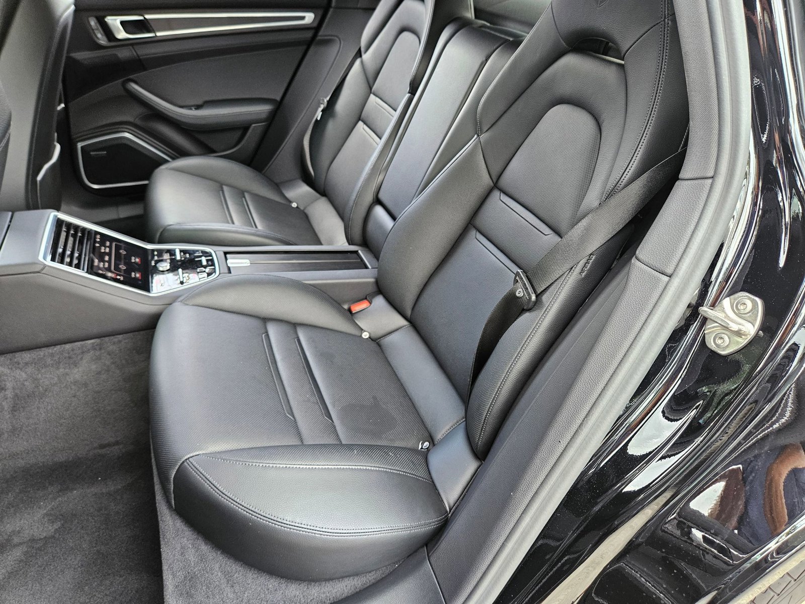 Used 2023 Porsche Panamera Platinum Edition image 18