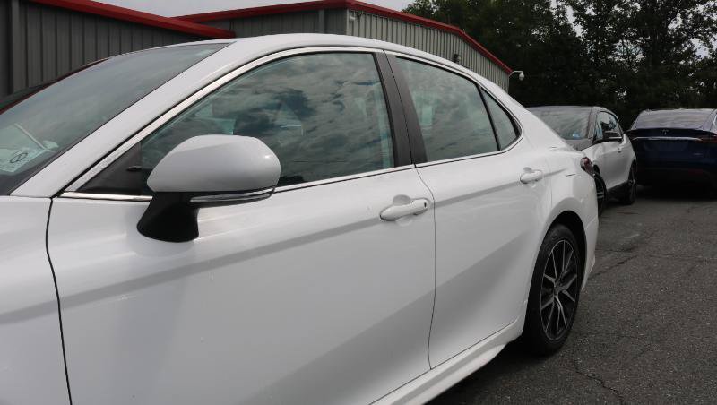 Used 2022 Toyota Camry SE FWD image 2
