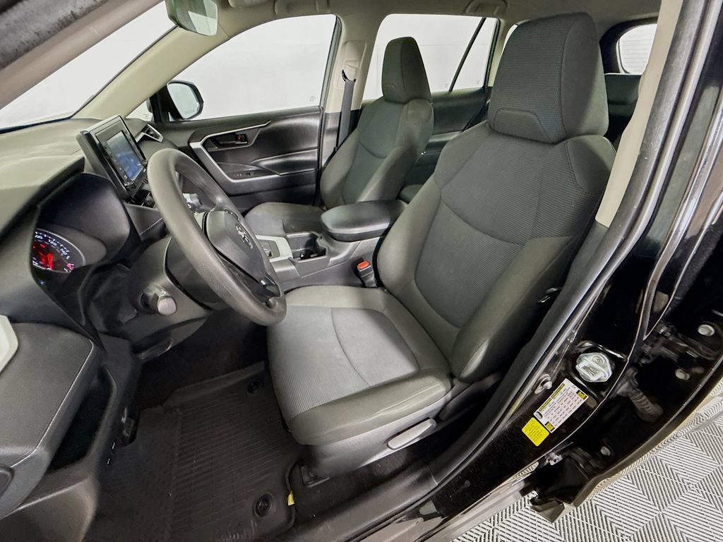 Used 2022 Toyota RAV4 LE FWD image 21