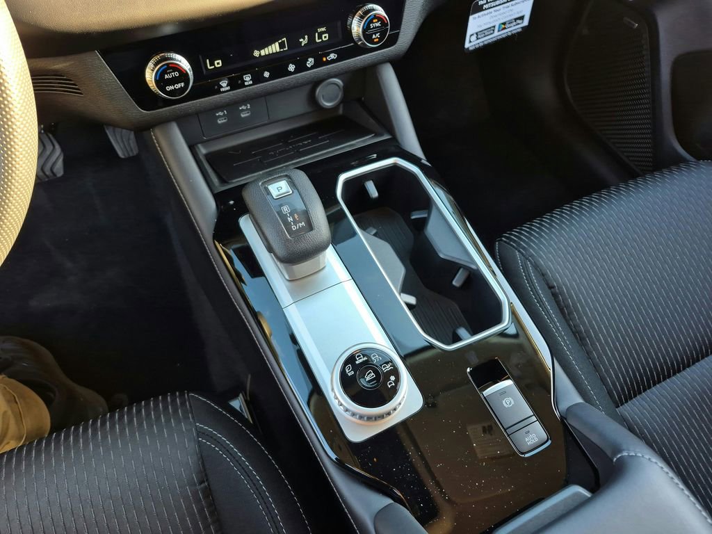 New 2026 Mitsubishi Outlander ES image 15