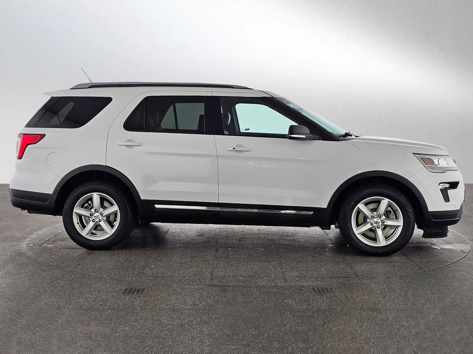 Used 2019 Ford Explorer XLT w/ Equipment Group 202A image 2