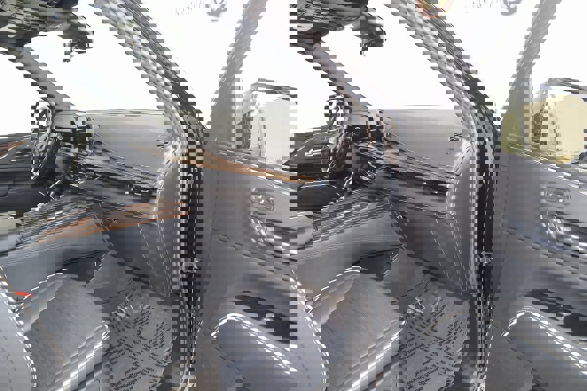 Used 2023 Cadillac Escalade Premium Luxury image 47