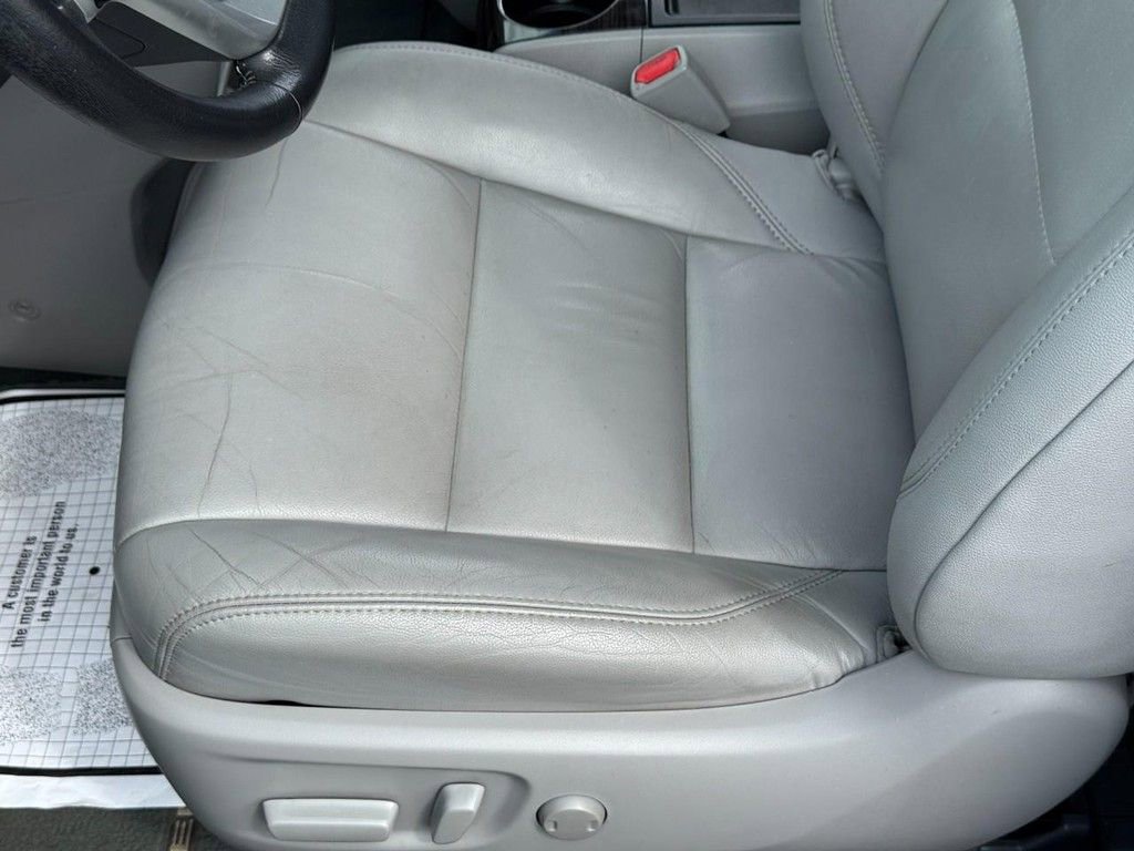 Used 2017 Toyota Sienna XLE Premium w/ Protection Package FWD image 17