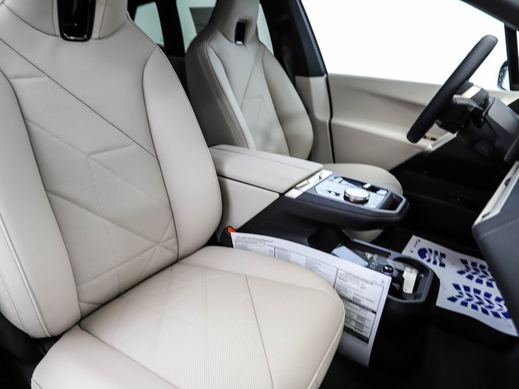 Used 2026 BMW iX xDrive60 w/ Premium Package image 32