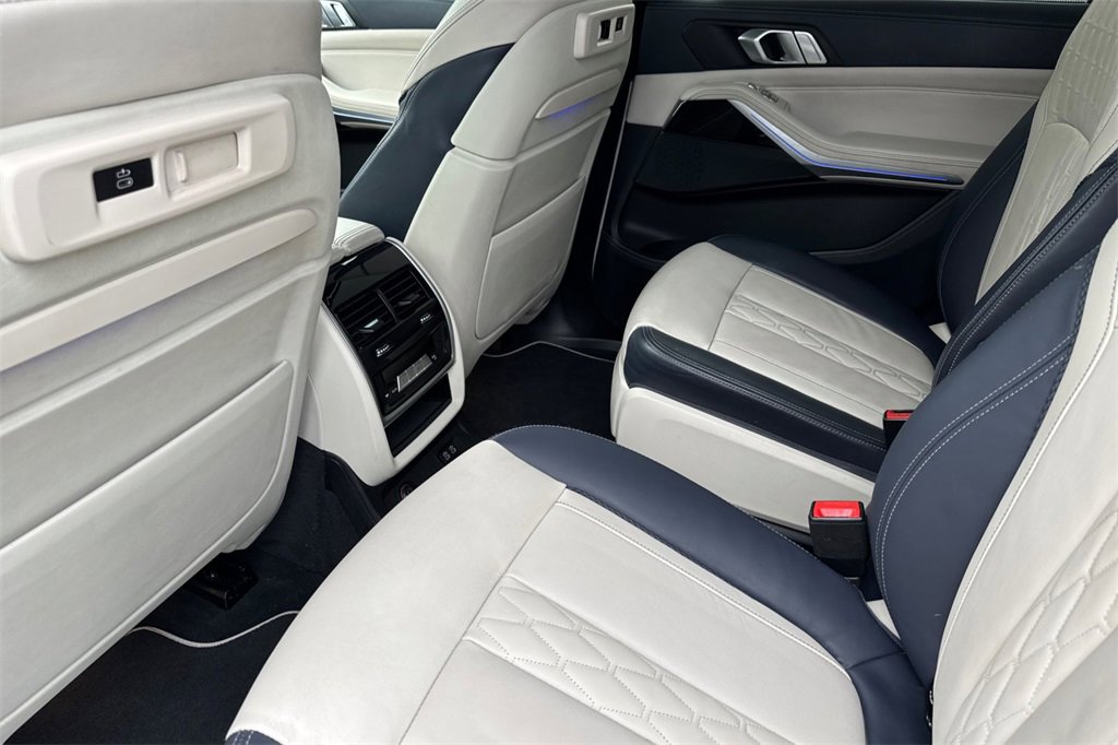 Used 2022 BMW X7 xDrive40i w/ M Sport Package image 12