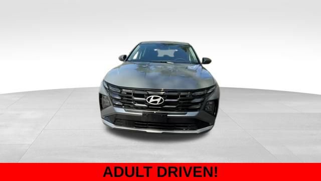 Used 2025 Hyundai Tucson SE image 2