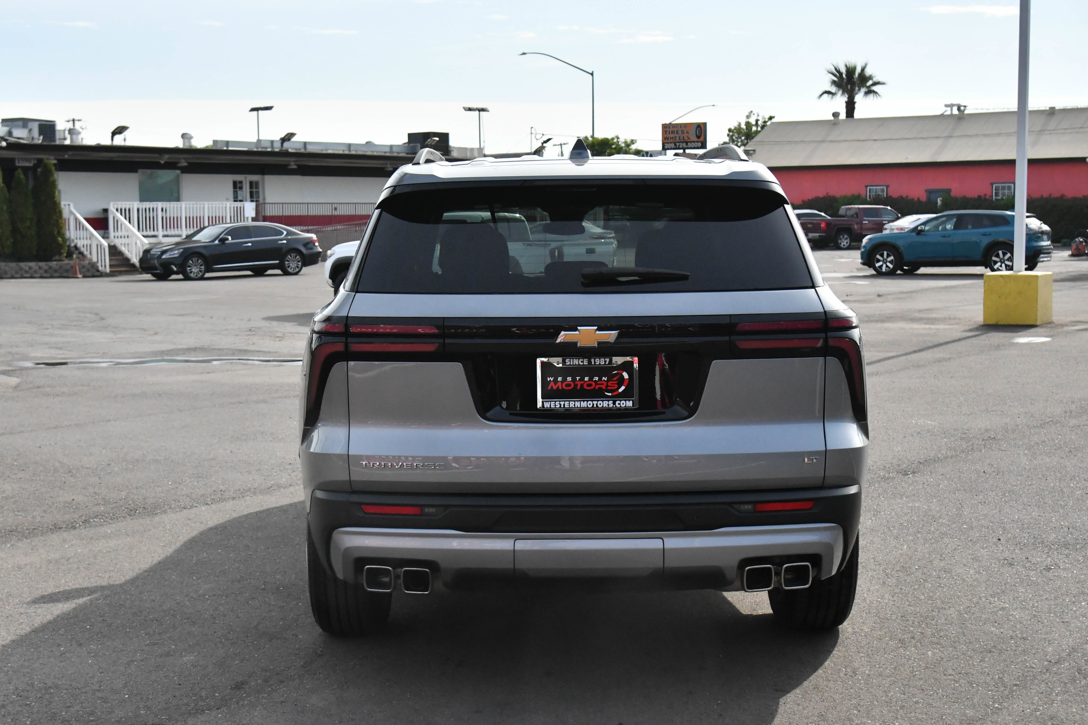 Used 2024 Chevrolet Traverse LT FWD image 7