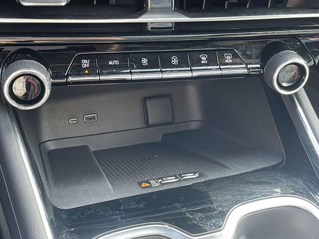 Used 2024 Chevrolet Traverse RS AWD/4WD image 19