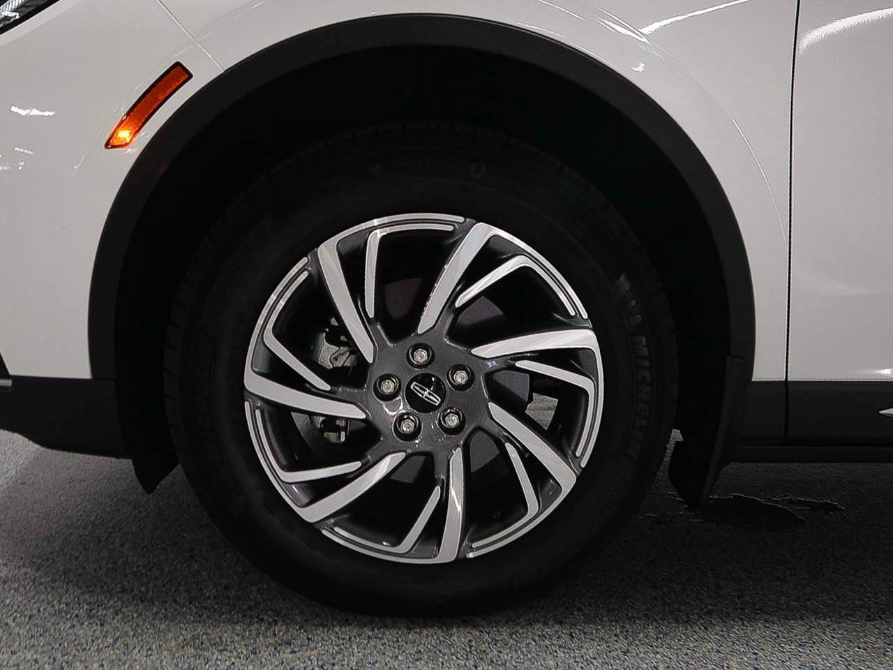 Used 2024 Lincoln Corsair AWD w/ Equipment Group 101A image 5