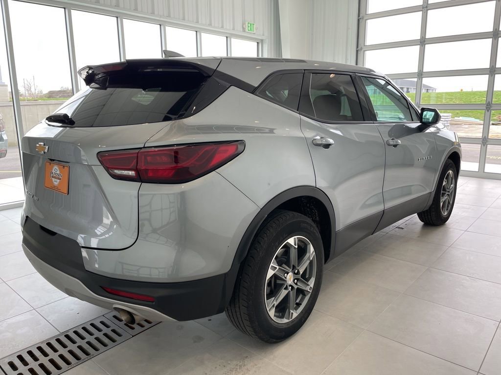 Used 2025 Chevrolet Blazer LT AWD/4WD image 5