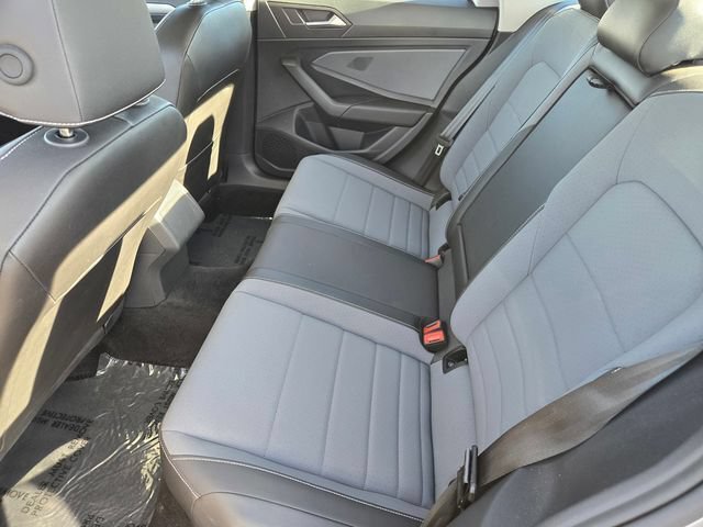 Used 2025 Volkswagen Jetta SE FWD image 15
