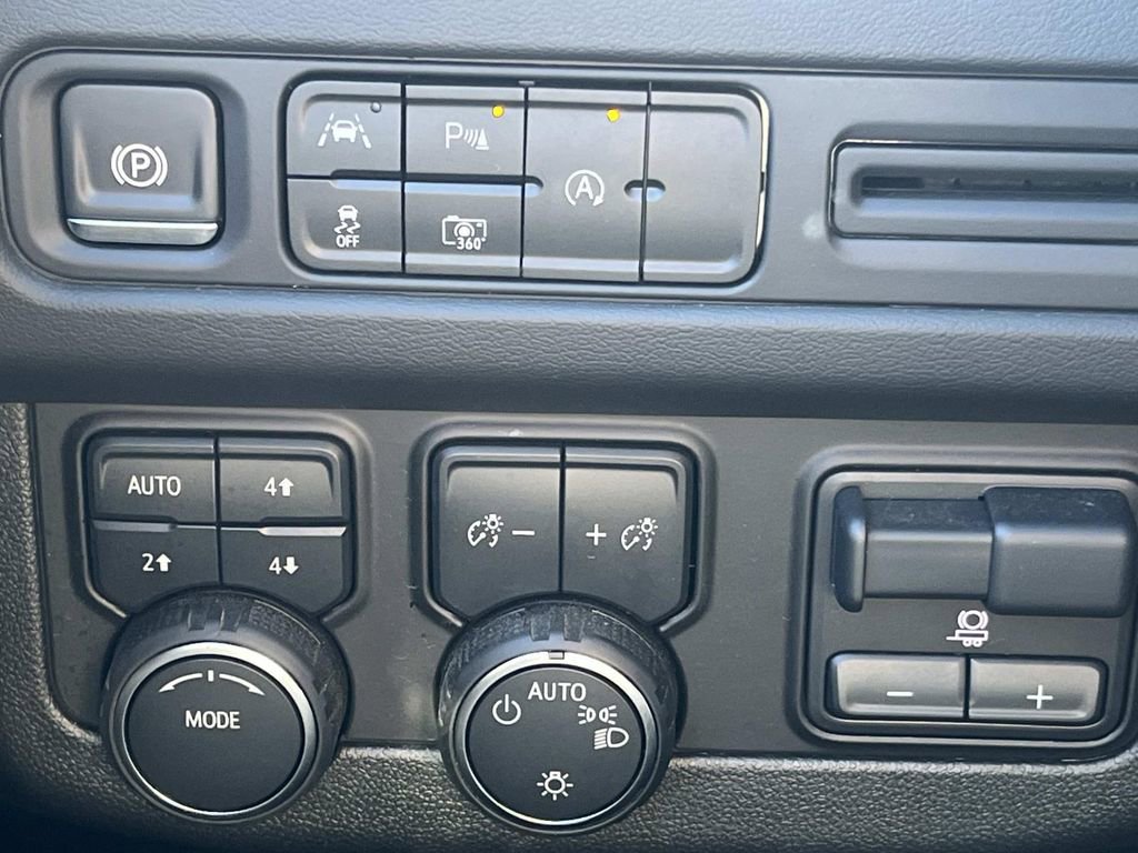 Used 2024 Chevrolet Suburban RST w/ Luxury Package image 30