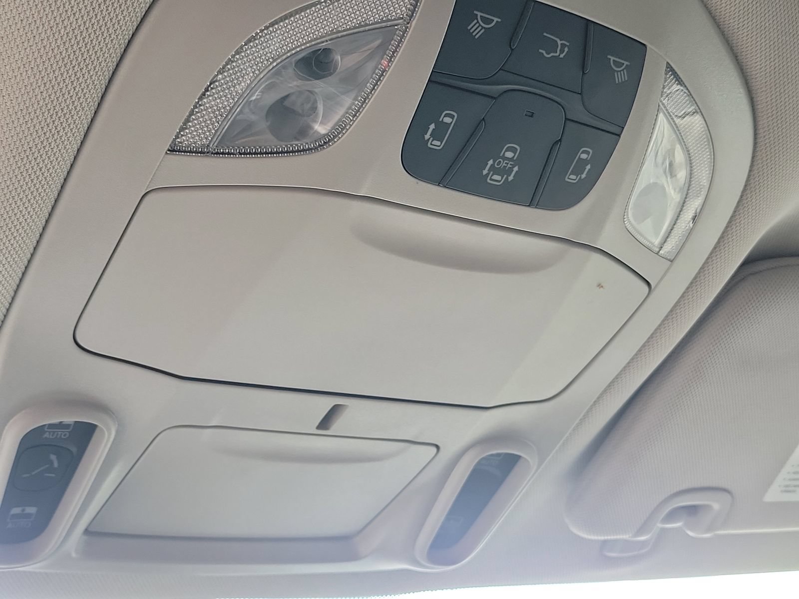 Used 2024 Chrysler Pacifica Limited FWD image 18