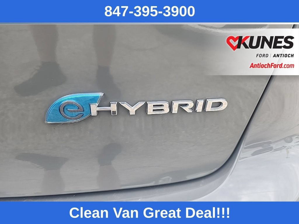 Used 2022 Chrysler Pacifica Touring-L w/ Uconnect Theater Family Group FWD image 9