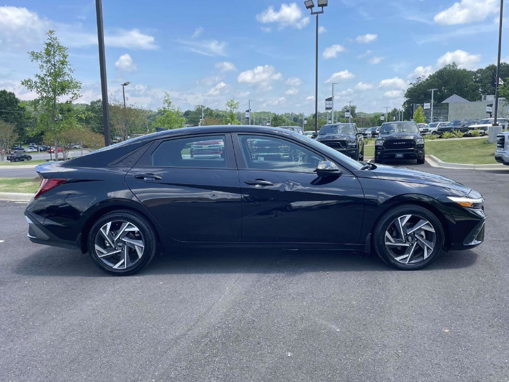 Used 2025 Hyundai Elantra Sport FWD image 2