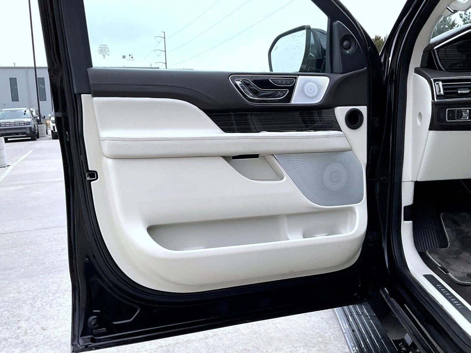 Certified 2024 Lincoln Navigator Black Label image 9