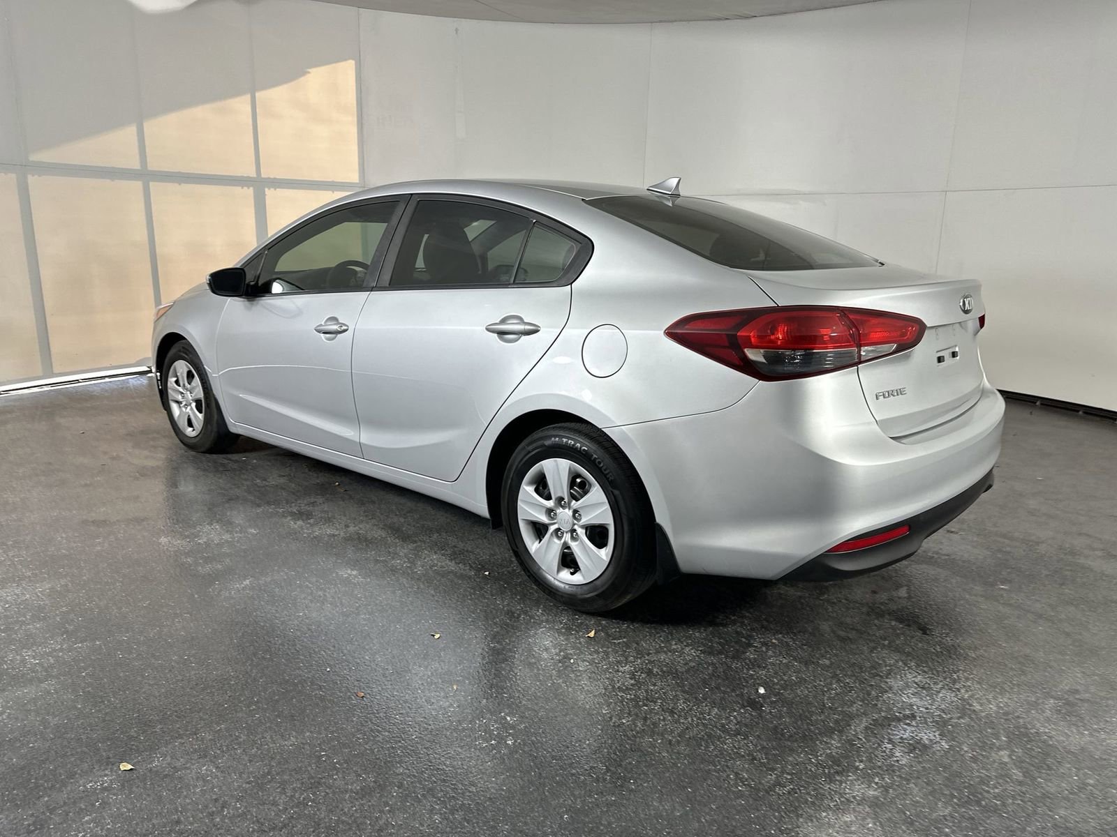 Used 2017 Kia Forte LX image 6