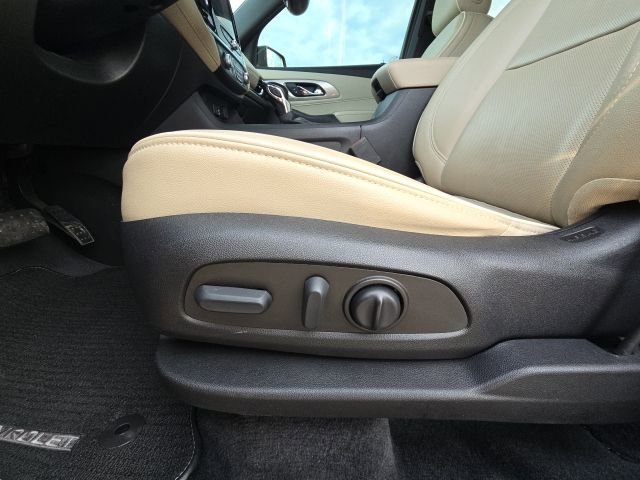 Used 2022 Chevrolet Traverse Premier FWD image 24