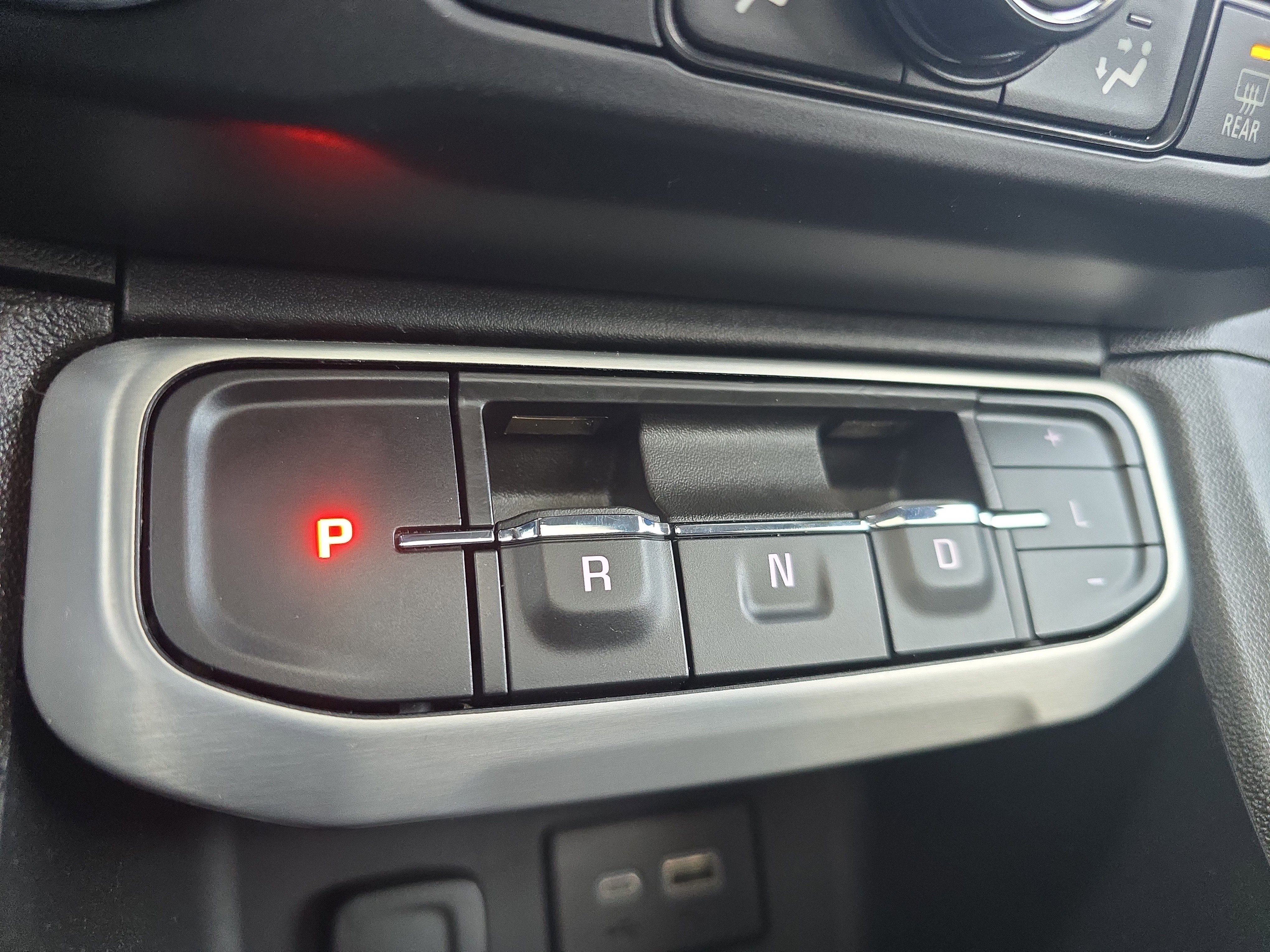 Used 2023 GMC Acadia SLE w/ Driver Convenience Package image 26