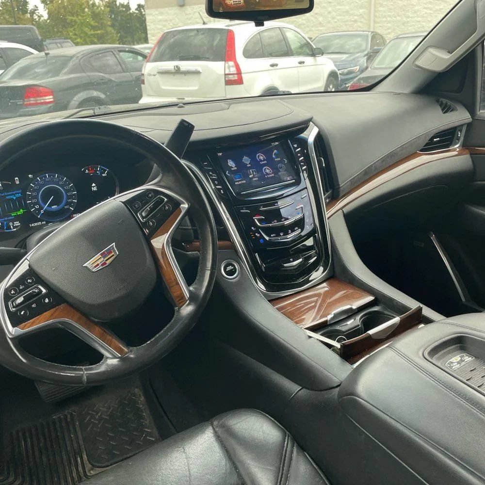 Used 2017 Cadillac Escalade ESV Premium Luxury AWD/4WD image 25