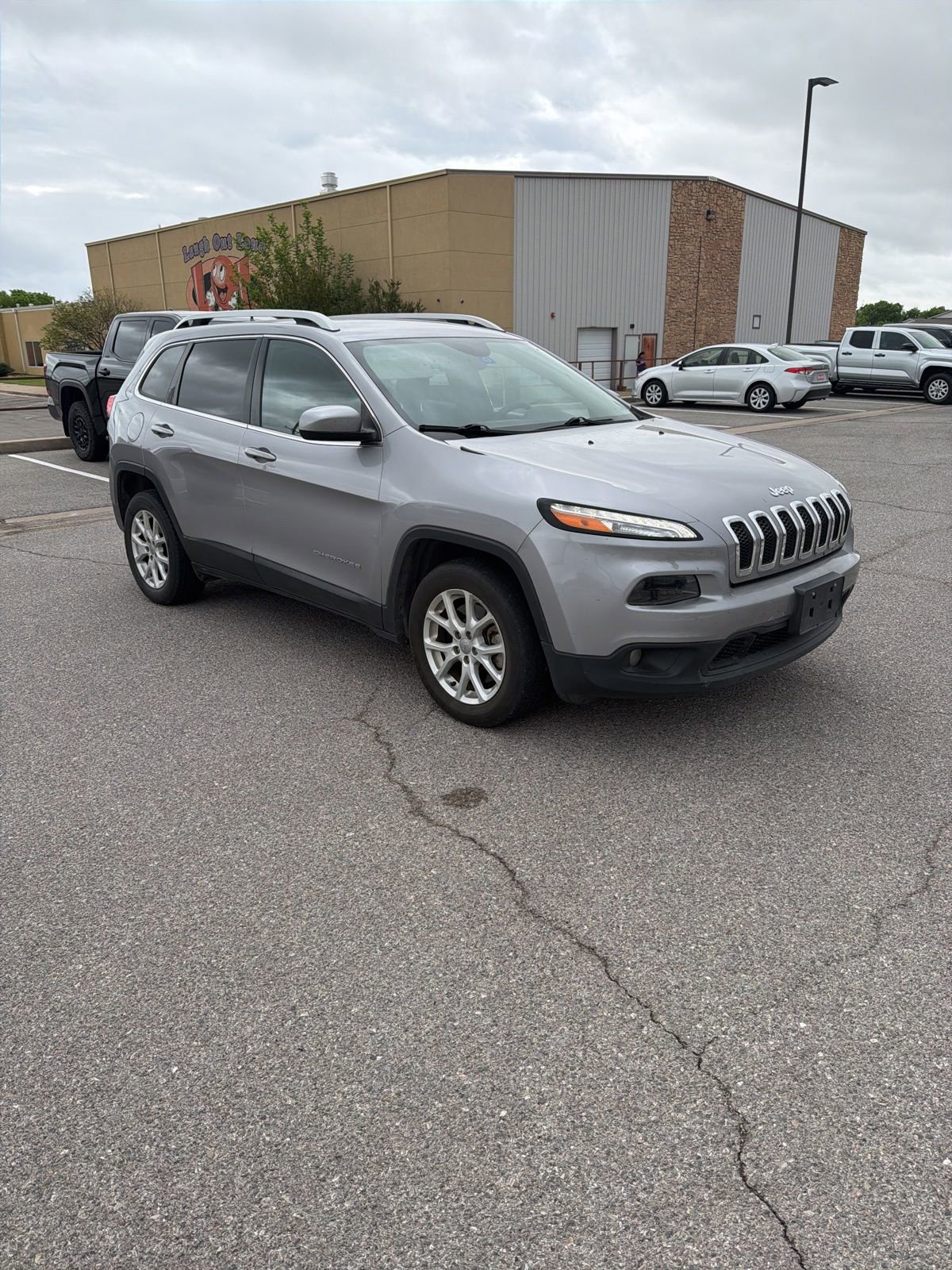 Used 2018 Jeep Cherokee Latitude image 3