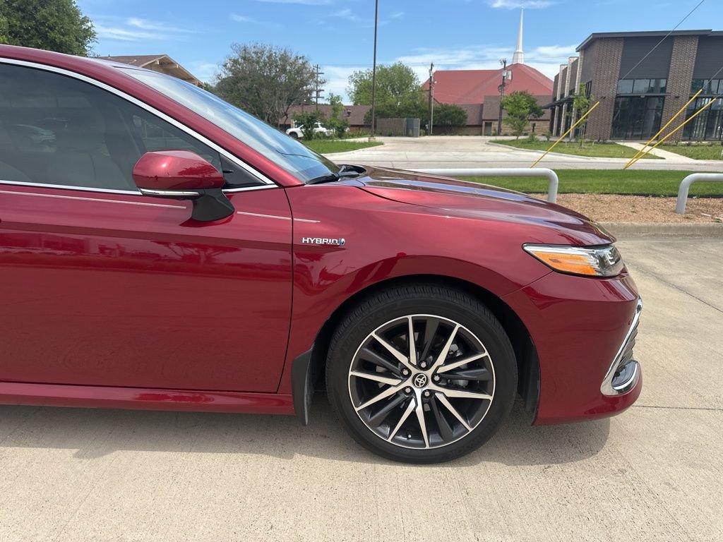 Used 2021 Toyota Camry XLE w/ Navigation Upgrade Package FWD image 11