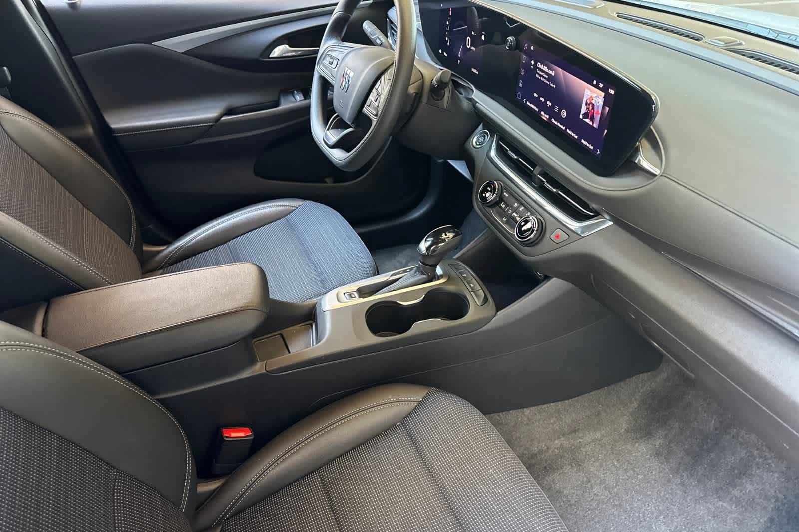 Used 2025 Buick Envista Preferred FWD image 16