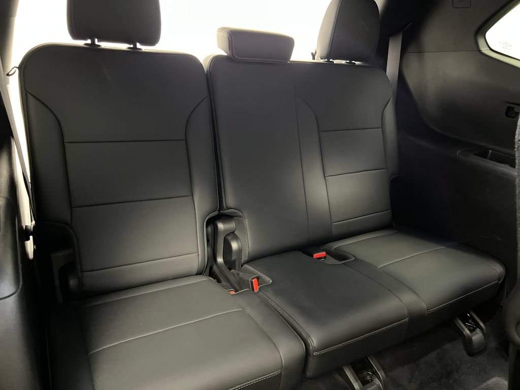 Used 2025 Buick Enclave Preferred AWD/4WD image 38