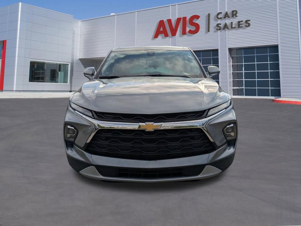 Used 2025 Chevrolet Blazer LT image 2