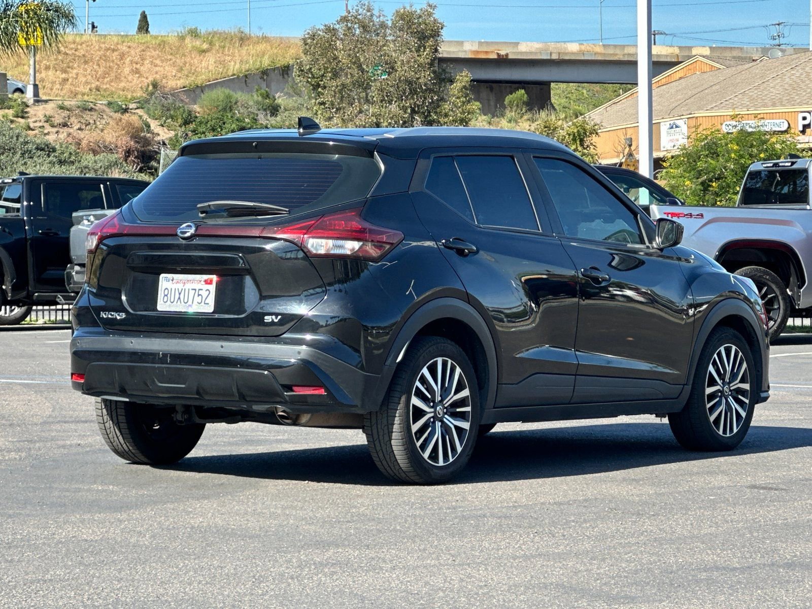 Used 2021 Nissan Kicks SV image 5