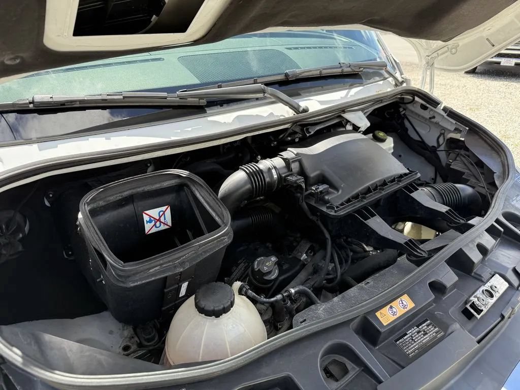 Used 2019 Freightliner Sprinter 144 RWD image 16