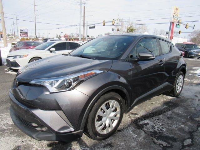 Used 2019 Toyota C-HR LE image 3