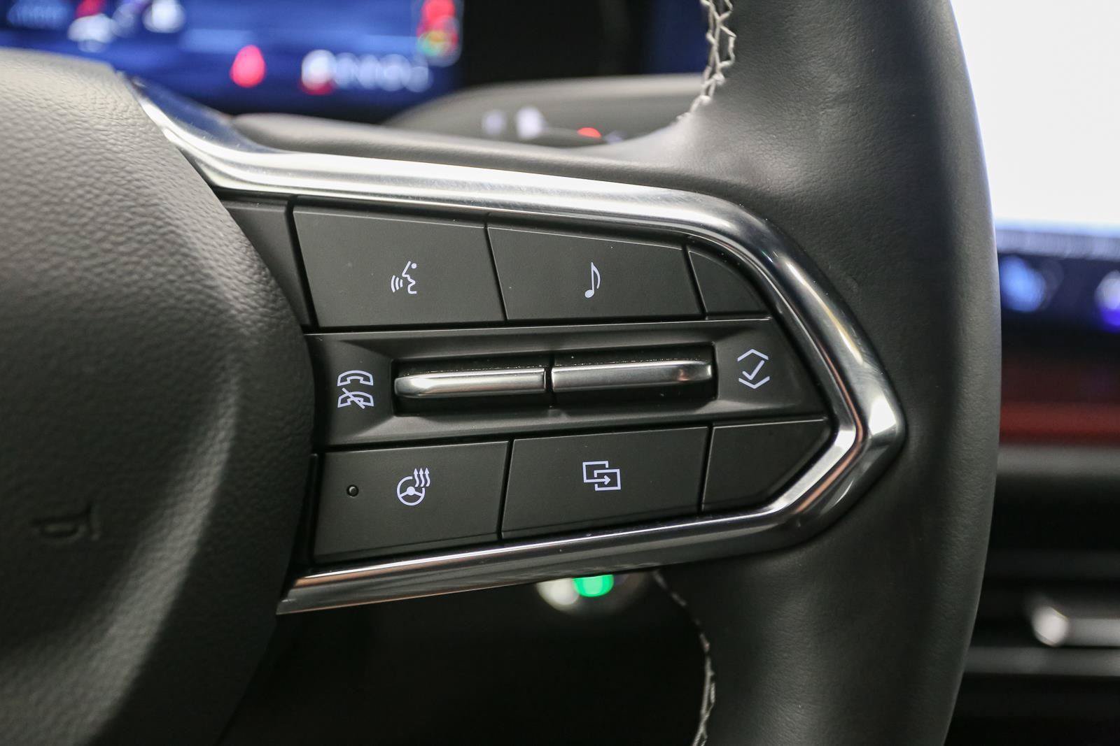 Used 2024 Chevrolet Traverse Z71 AWD/4WD image 35