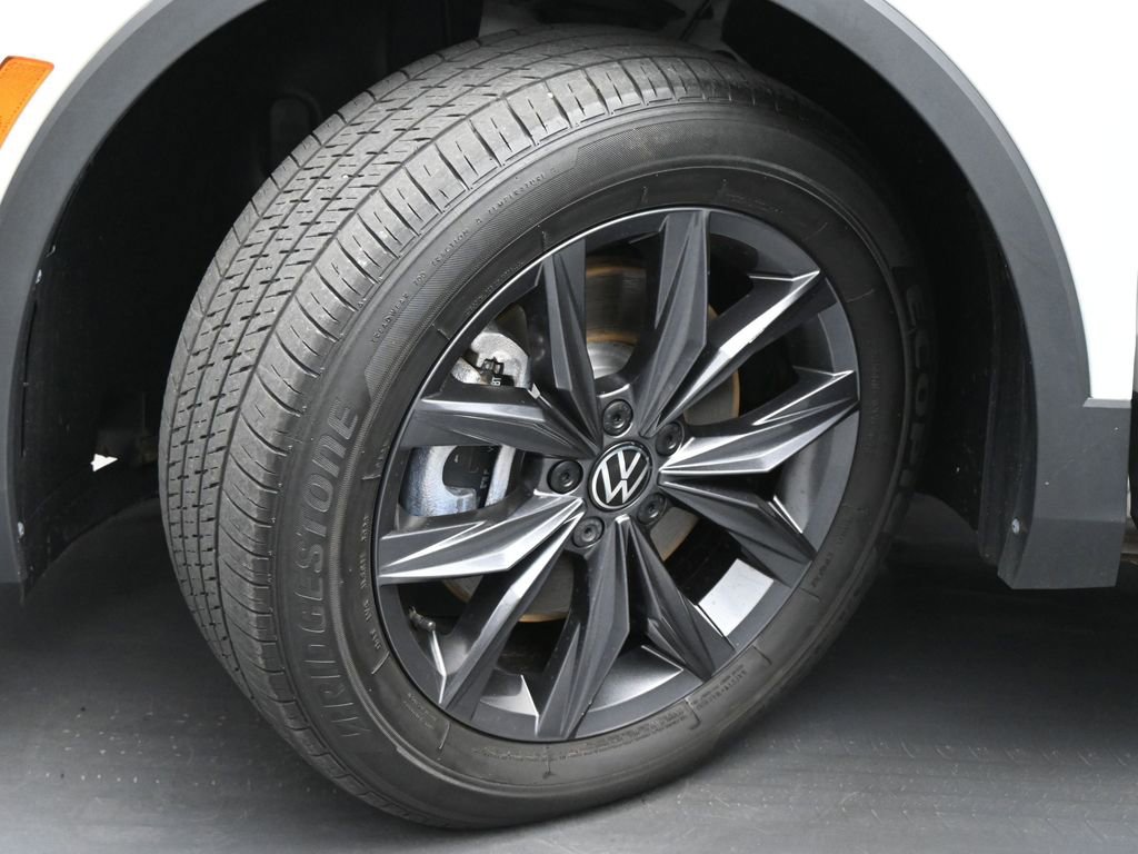 Used 2024 Volkswagen Tiguan SE image 19