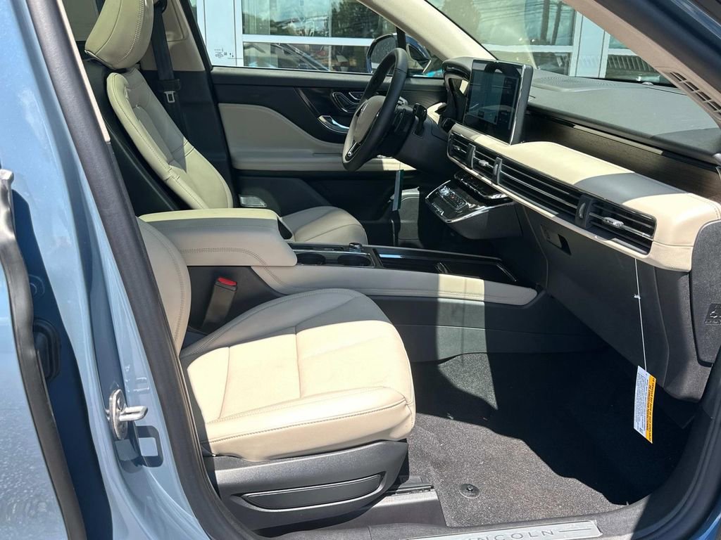 New 2025 Lincoln Corsair Grand Touring w/ Rear Removable Package Tray image 13