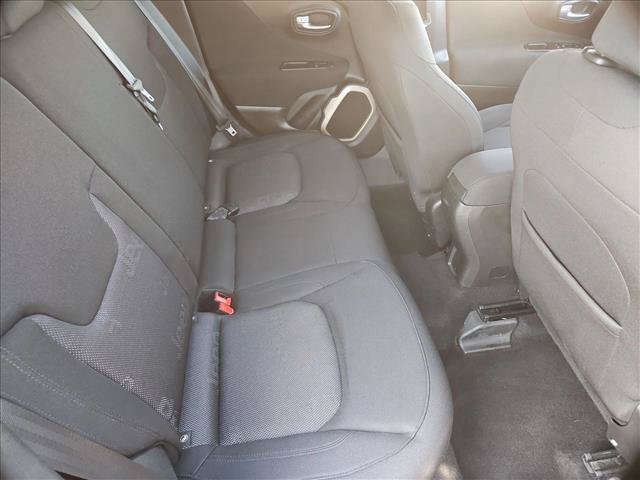 Used 2017 Jeep Renegade Latitude FWD image 24