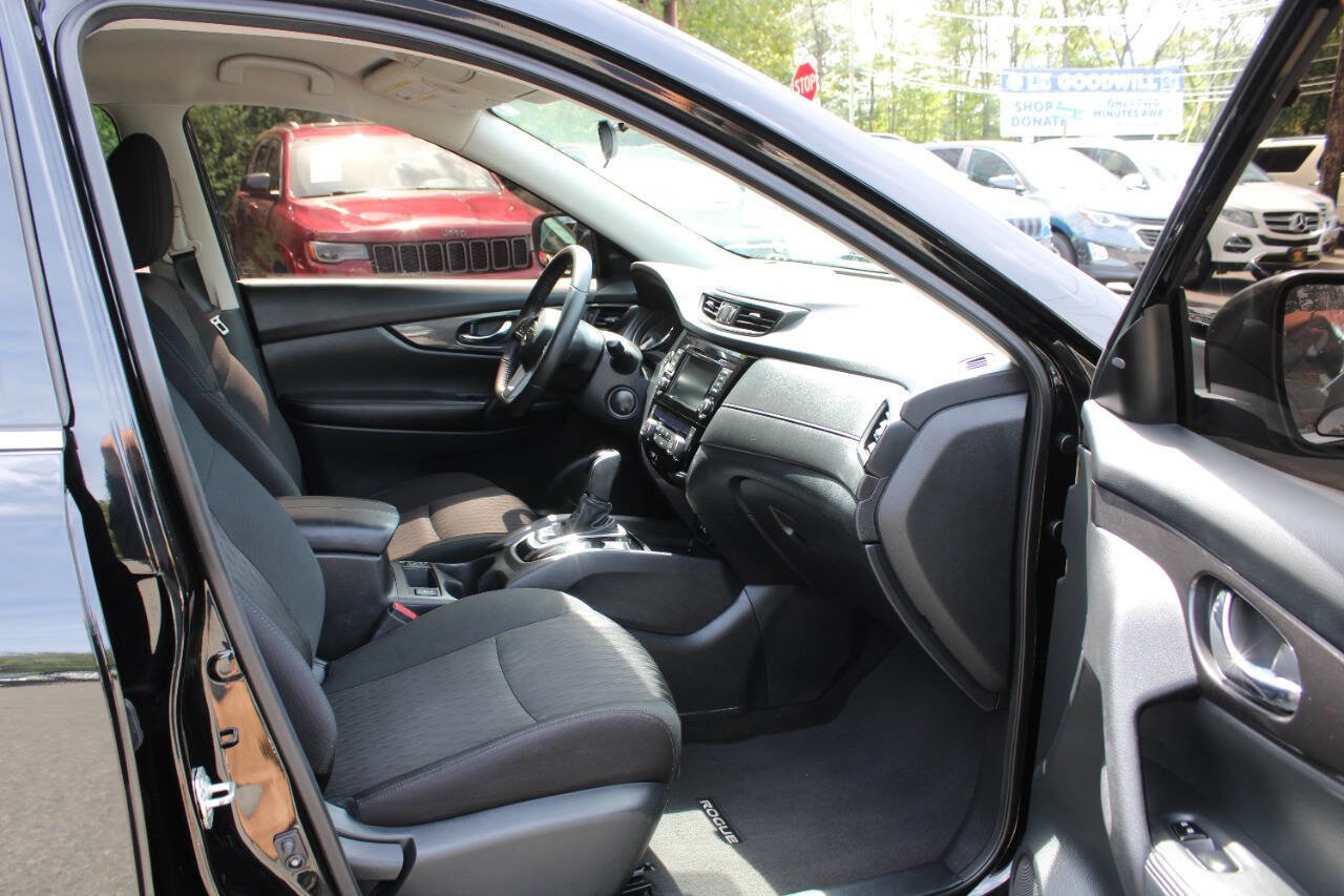 Used 2019 Nissan Rogue SV image 29