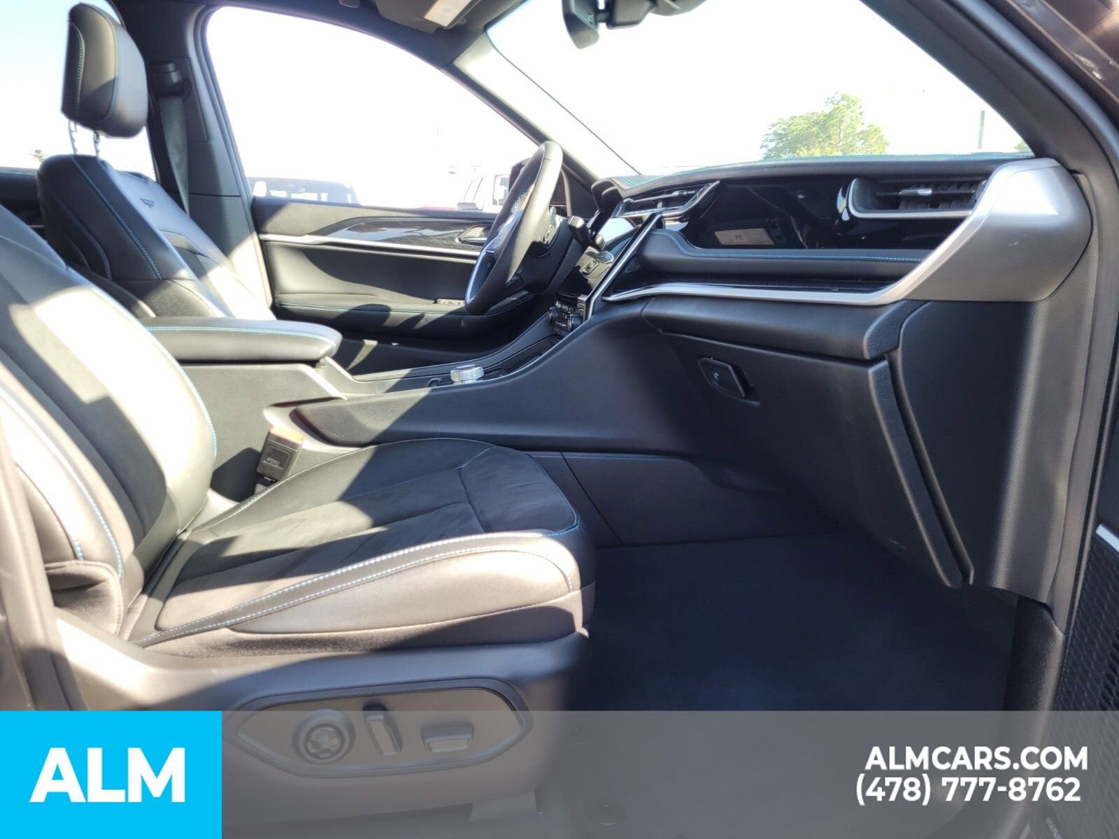 Used 2024 Jeep Grand Cherokee Trailhawk image 16