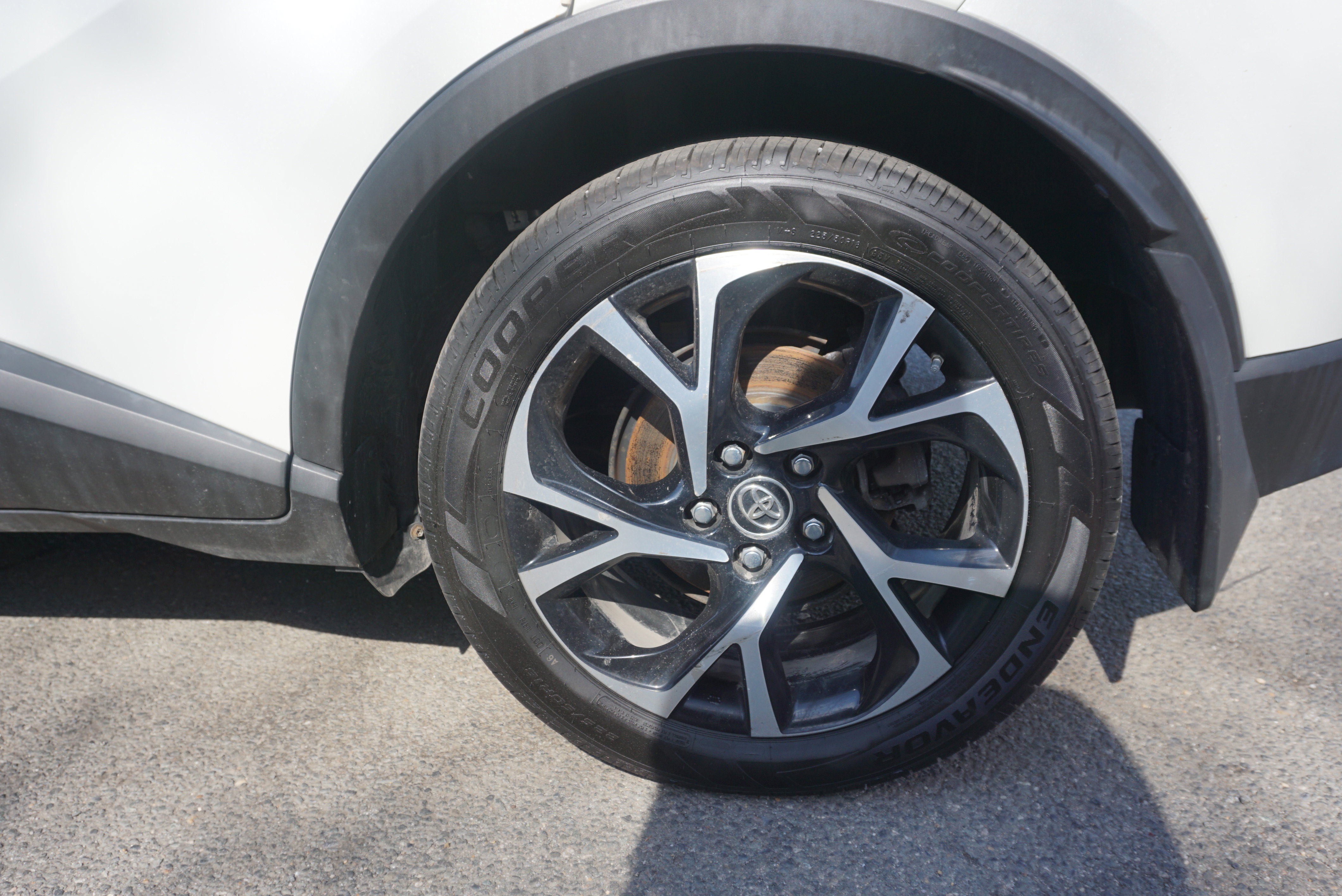 Used 2018 Toyota C-HR XLE image 6