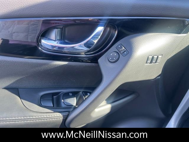 Used 2022 Nissan Rogue Sport SV w/ Technology Package image 17