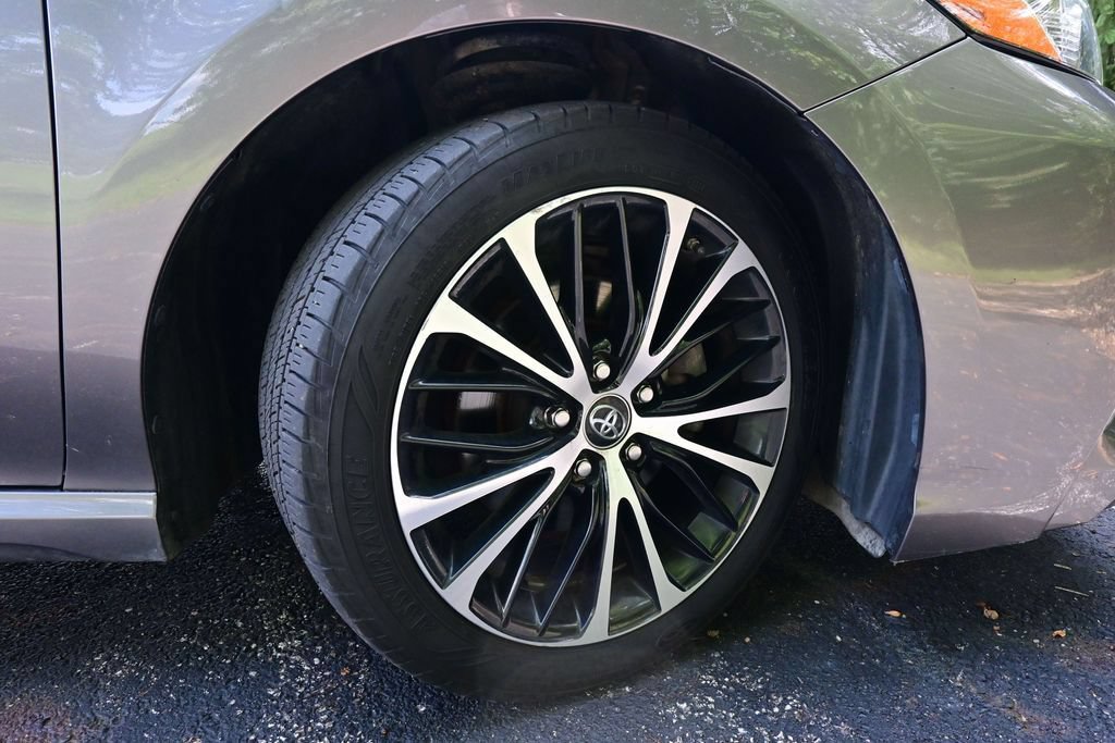 Used 2018 Toyota Camry SE w/ Moonroof Package FWD image 44