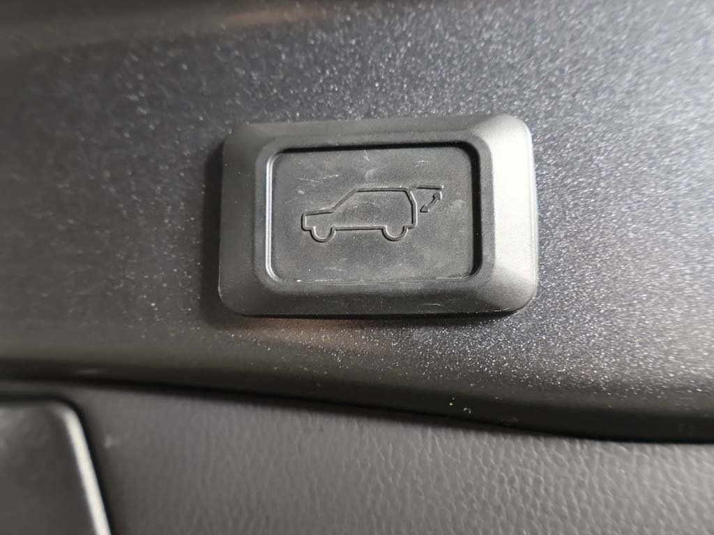 Used 2022 Toyota RAV4 XLE w/ Convenience Package image 19