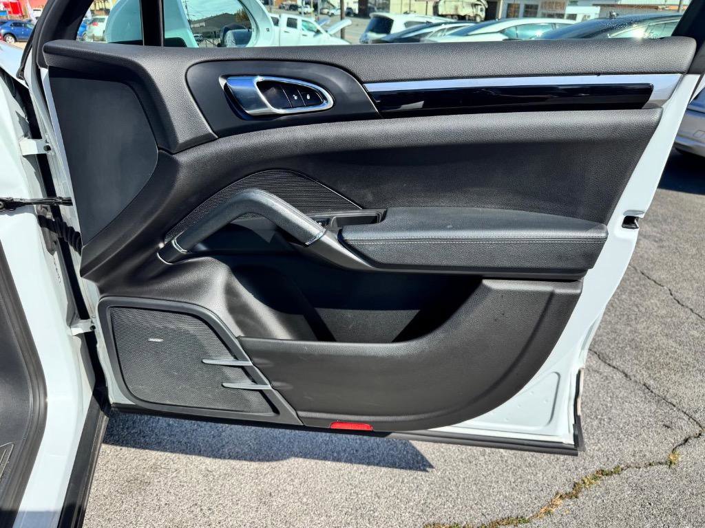 Used 2015 Porsche Cayenne S w/ Infotainment Bose Package image 27