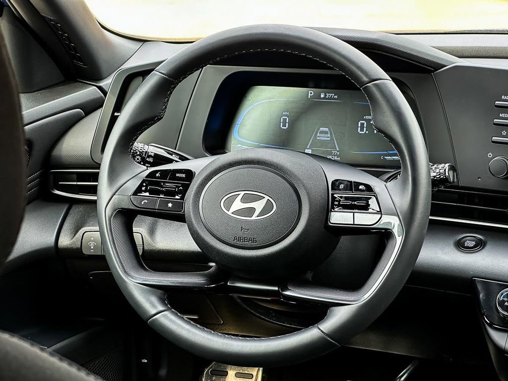 Used 2025 Hyundai Elantra Sport image 31
