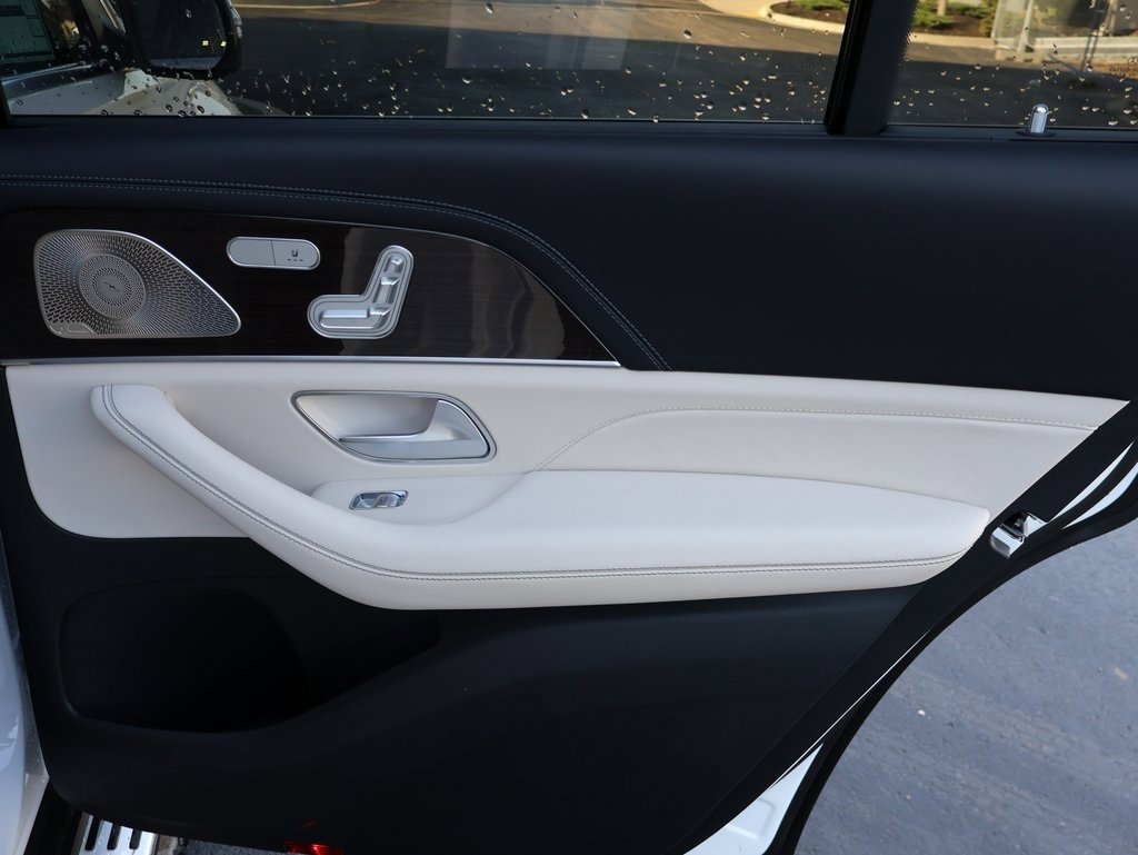 New 2026 Mercedes-Benz GLS 580 4MATIC image 18