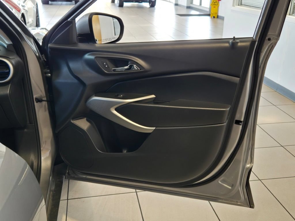 New 2026 Chevrolet Trax LS w/ LS Convenience Package FWD image 4
