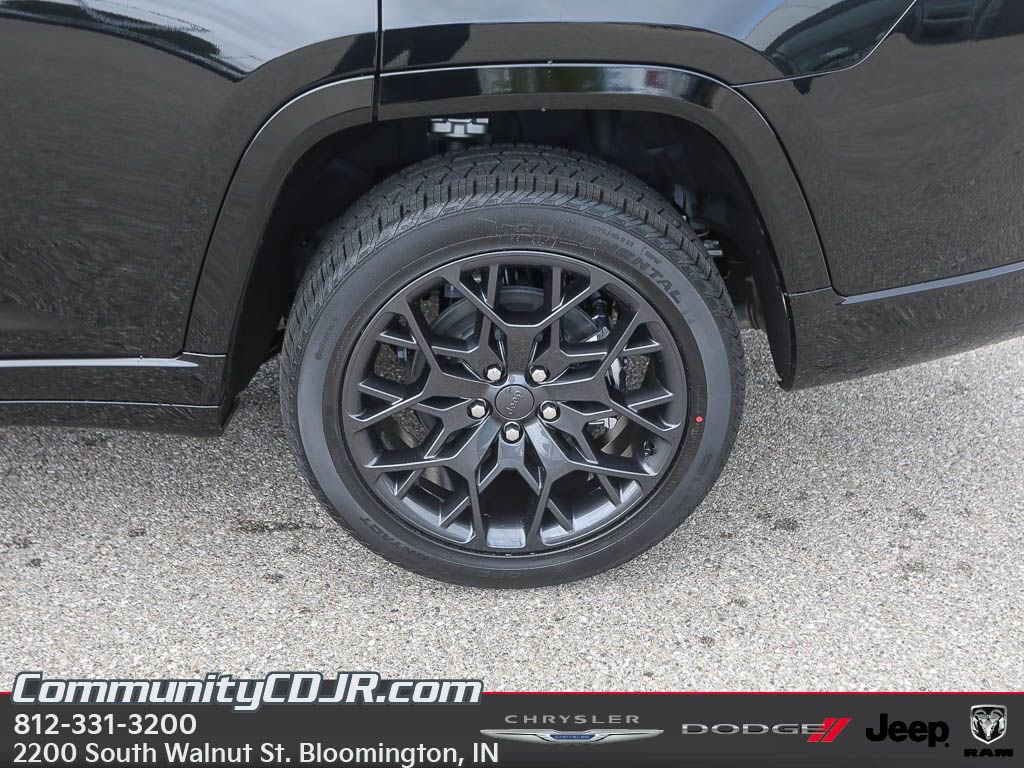 New 2025 Jeep Grand Cherokee L Summit w/ Advanced Protech Group IV image 4