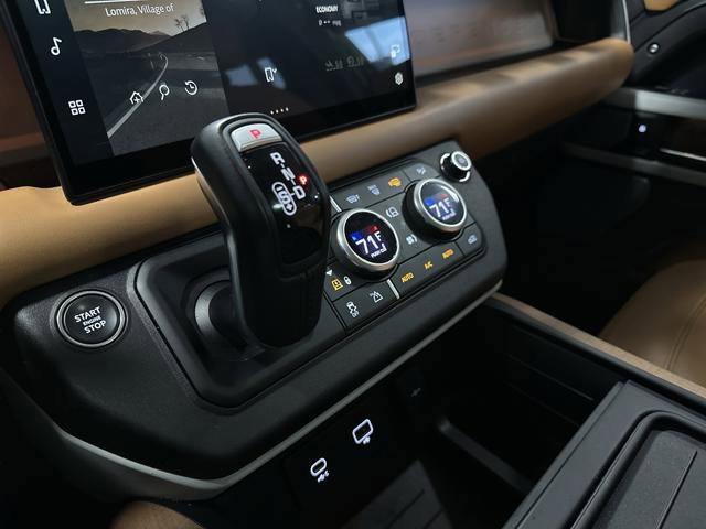 Used 2023 Land Rover Defender 130 First Edition image 22