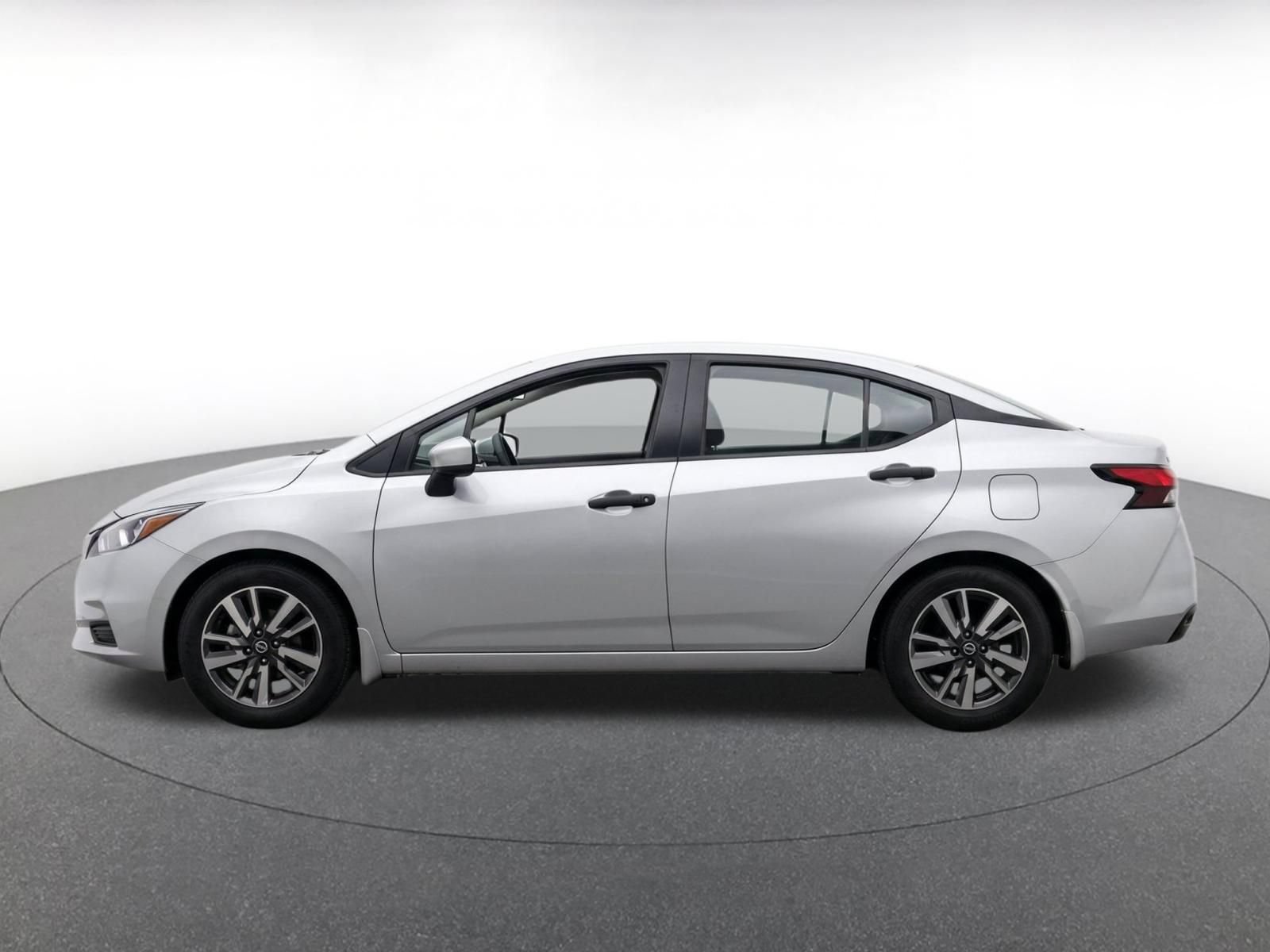 Used 2025 Nissan Versa SV FWD image 4