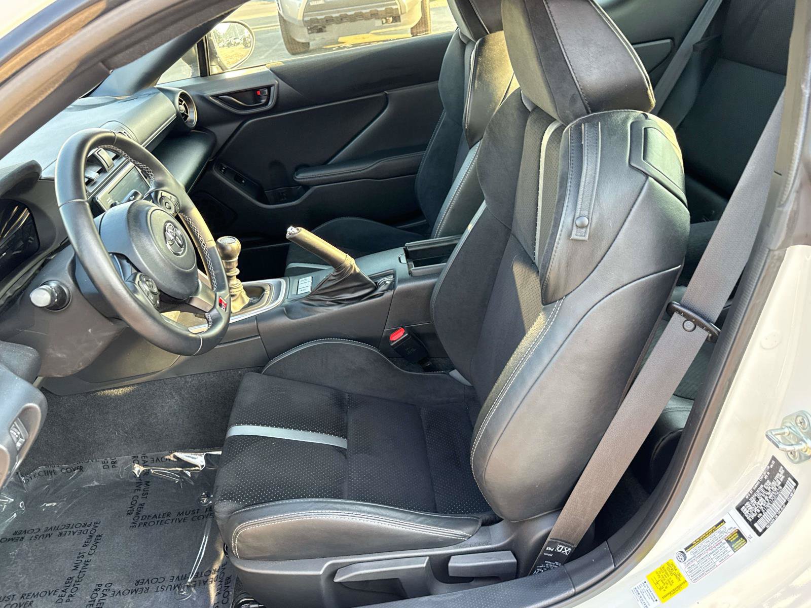 Used 2025 Toyota GR86 Premium w/ ALL Weather Mat Package (TMS) RWD image 11